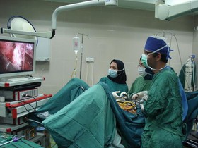 جراحی لاپاروسکوپی بر روی شکم.jpg