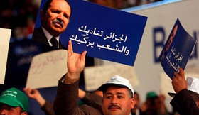 راهپیمایی همزمان طرفداران و مخالفان بوتفلیقه در الجزایر