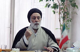 سیدهادی خامنه‌ای: تا حصرها تمام نشود سرمایه خارجی به کشور نمی‌آید