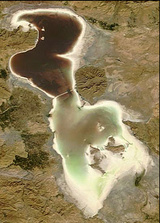 عكسي ماهوارهاي از درياچه اروميه 1-1641.jpg