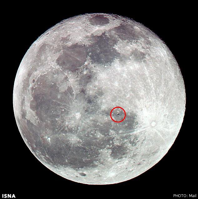 عبور ایستگاه فضایی از مقابل ماه 1