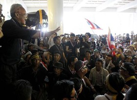 رهبر مخالفان تایلند به خیانت متهم شد