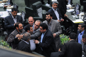رای به استیضاح وزیر علوم در آستانه هفته دولت/ غیبت روحانی در جلسه استیضاح