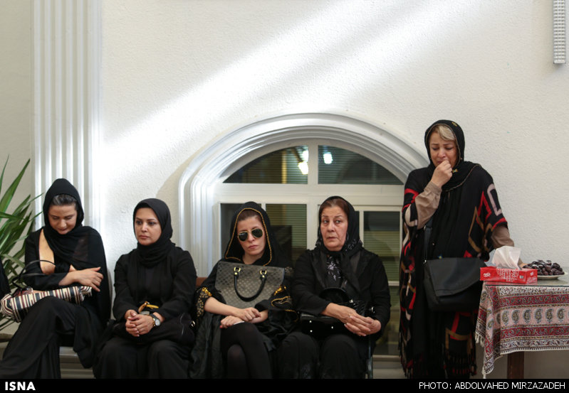 تشییع پیکر اکبر خواجویی کارگردان سریال «پدرسالار» عکس های تشییع اکبر خواجویی