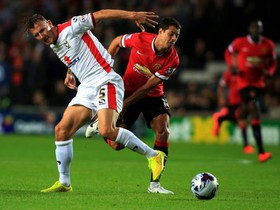 1409109786286_soccer-mk-dons-millton-keynes-dons-antony-kay-tussles-with-manchester-uniteds_3196005.jpg