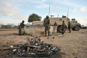 کشته و زخمی شدن ده‌ها تن به دنبال حمله انتحاری در پایتخت سومالی