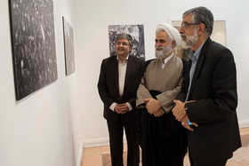 بازدید حداد عادل از نمایشگاه عکس‌های انقلاب