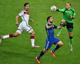 1410341381865_neuer_higuain_Diashow.jpg