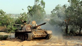 لیبی انتقال سلاح‌های شیمیایی‌اش را به خارج خواستار شد/ارتش در آستانه تصرف طرابلس