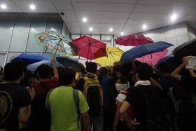سرکوب دانشجویان معترض هنگ‌کنگ با گاز اشک آور و اسپری فلفل/ پیوستن محصلان به اعتراضات ضدچین