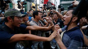 معترضان هنگ‌کنگی می‌خواهند به پکن بروند