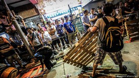 ادامه اعتراضات در هنگ‌کنگ / بازگشت کارمندان به محل کار