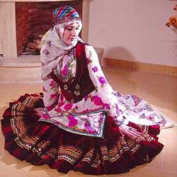 انتقاد نماینده خرم‌آباد از حجاب زنان در "جشن حجاب سنتی زن لر"