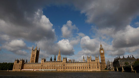 "افراط‌گرایان به عنوان گردشگر پارلمان انگلیس را بررسی می‌کنند"