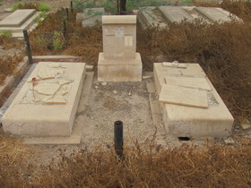 نقوش روی سنگ قبرهای لرستان برگرفته از فولکلور قوم لُر است