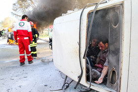 تصادف یک دستگاه تریلی با دو ون حامل زائران ایرانی/ انتقال زائران مصدوم به کشور