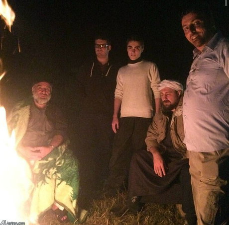 عکس / نوه و نتیجه امام در یک شب سرد