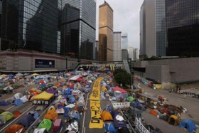 معترضان خیابان‌های هنگ کنگ را خالی می‌کنند