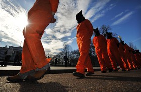 دیده بان حقوق بشر:‌ آمریکا فورا تحقیقات درباره بدرفتاری با زندانیان را آغاز کند
