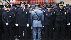 افسران پلیس آمریکا با "اعتراض سکوت" به جنگ شهردار نیویورک رفتند