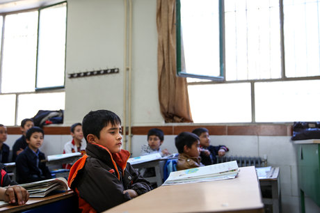 بررسی ایجاد یک محدودیت برای دانش‌آموزان افغان