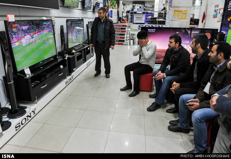 عکس هایی از تماشاگران بازی ایران – بحرین 