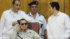 محاکمه مجدد مبارک و پسرانش به اتهام فساد مالی