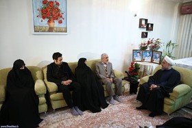 رییس جمهوری در دیدار خانواده سه شهید والامقام دفاع مقدس: ملت راه شهدا را ادامه خواهد داد