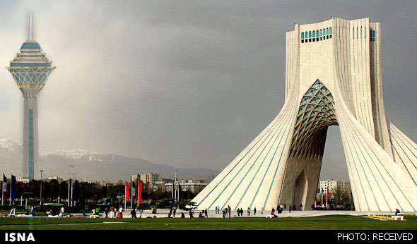 از برج‌گردی در تهران تا عکس نوستالژیک با آزادی