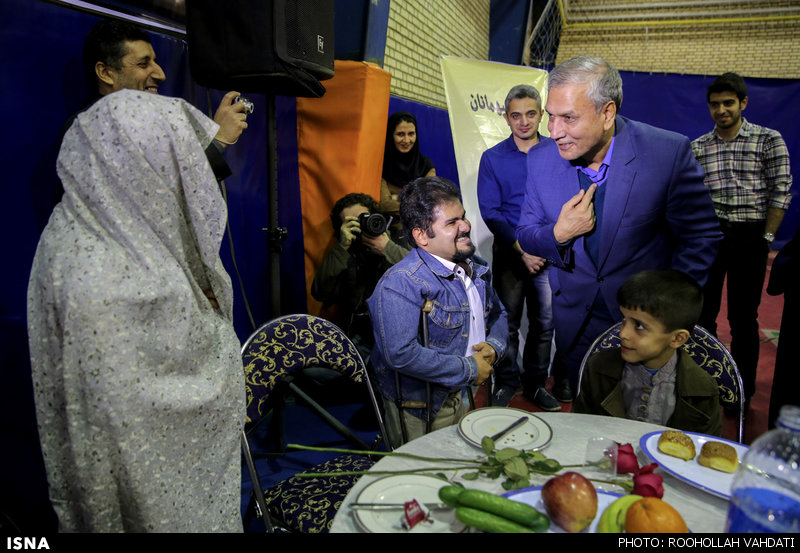ربیعی وزیر کار و رفاه اجتماعی در جشن ازدواج بیست و دو زوج کم توان جسمی جشن ازدواج 22 زوج کم توان جسمی