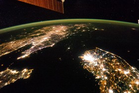 ناسا: کره شمالی تاریک است / پیونگ‌یانگ: نیازی به فلاشر زدن نداریم!
