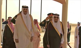 دیدار امیر قطر با پادشاه عربستان در ریاض/دوحه: هیچ اختلافی با قاهره نداریم