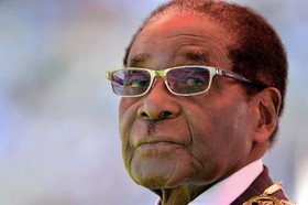 گمانه‌زنی‌های جدید درباره وضعیت جسمانی موگابه/ دولت زیمبابوه: او حالش خوب است