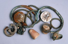 1426058304247_dnews-files-2015-03-Coins-and-jewelry-from-Alexander-the-Great-era-found-in-Israeli-cave-150309-jpg.jpg