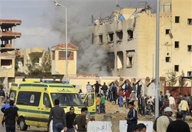 کشته و زخمی شدن چهار نظامی مصری طی انفجاری در العریش