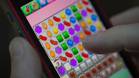 1429507927965_gty_candy_crush_phone_jc_150416_16x9_992.jpg