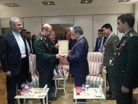 تأکید وزرای دفاع ایران و ترکیه بر توسعه مناسبات دفاعی و نظامی دو کشور