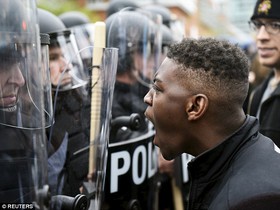 اعتراضات نسبت به مرگ مشکوک جوان سیاه‌پوست در آمریکا به خشونت کشیده شد