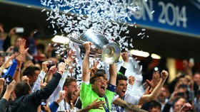 1431096356600_casillas-champions-league-trophy-real-madrid_3147335.jpg