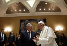 کاسترو: تاثیر منش پاپ ممکن است مرا به کلیسا باز گرداند!