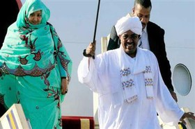 عمر البشیر به سودان بازگشت/ انتقاد واشنگتن از عدم بازداشت البشیر