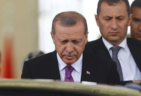 بوسه مرگ بر رویای ترکیه
