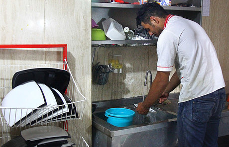 عکس:ظرفشویی عاقبت قهرمان جودو المپیک