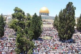هزاران فلسطینی در نخستین نماز جمعه ماه رمضان در مسجد الاقصی حضور یافتند