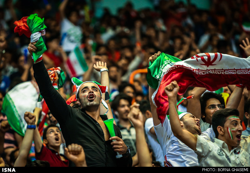 تماشاگران دیدار والیبال ایران و آمریکا