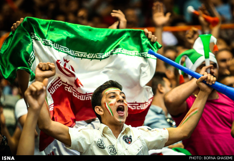 تماشاگران دیدار والیبال ایران و آمریکا