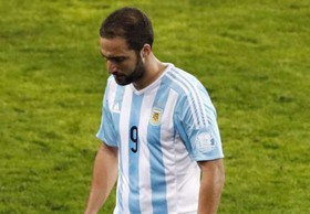 1434962440179_gonzalo-higuain-argentina-paraguay-copa-america-13062015_11zoco1fn1ne919c82t1pxbl45.jpg