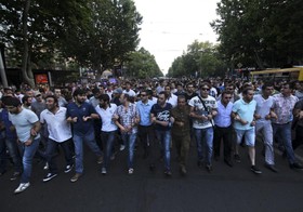تاکید مخالفان در ارمنستان بر ادامه اعتراضات ضددولتی