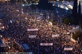 تظاهرات حامیان سیپراس مقابل پارلمان یونان/اروپایی‌ها به دنبال رای مثبت رفراندوم