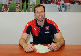 1435738843919_petr-cech-arsenal-unveiling_6f1wkoy9skcw15ykxxf8g2lvf.jpg